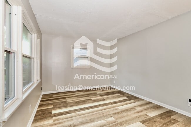 Building Photo - 2309 Dexter Ave