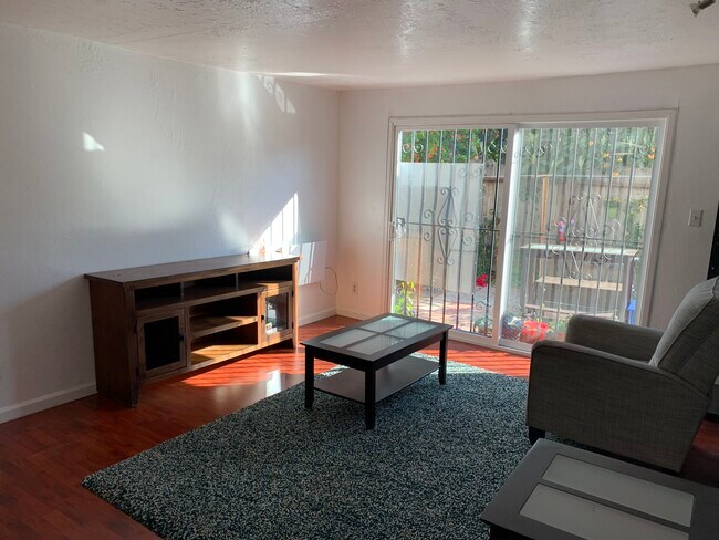 Foto del edificio - 6115 Outlook Ave