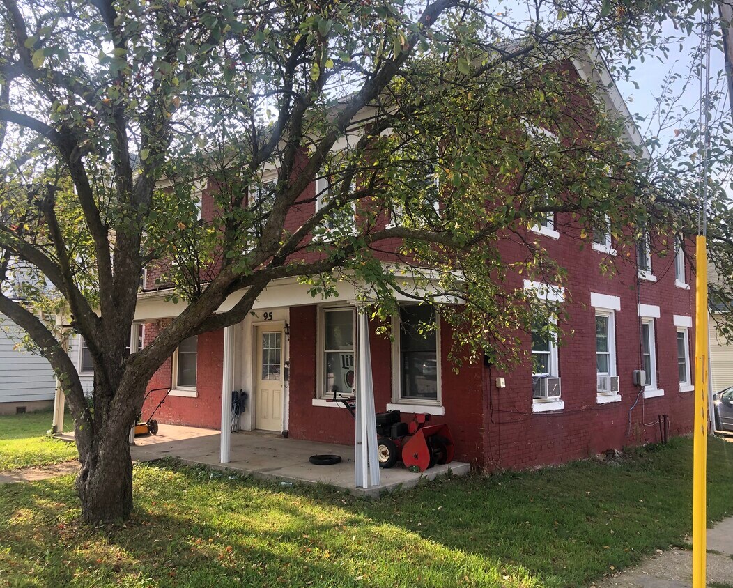 7 bed, 2 bathroom college rental close to campus and downtown amenities - 95 W Pine St