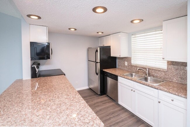 Building Photo - 6347 La Costa Dr