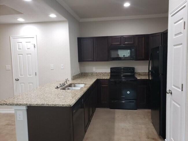 Foto del edificio - Townhome for rent