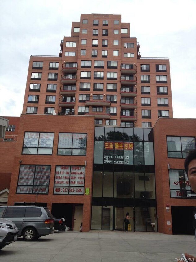 Foto principal - 132-35 Sanford Ave