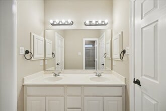 Building Photo - 5402 Oakville Ct