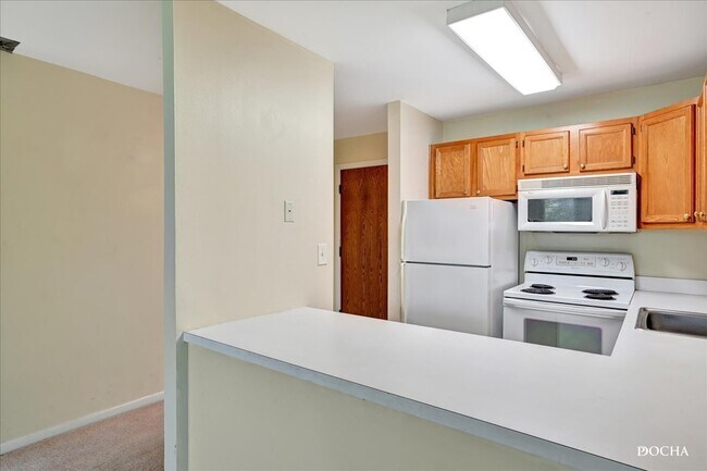 Building Photo - 5800 Oakwood Dr