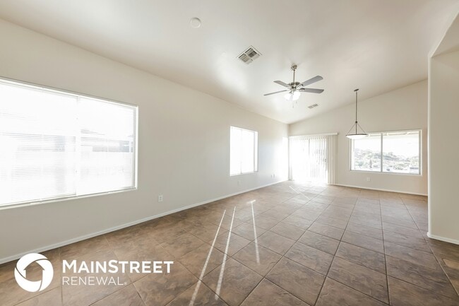 Building Photo - 1513 E Sunnyside Dr