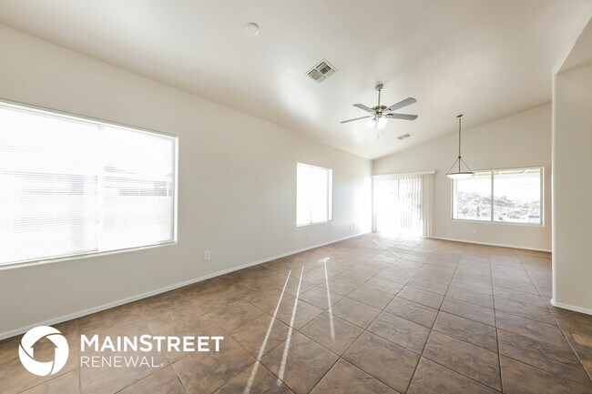 Foto del edificio - 1513 E Sunnyside Dr