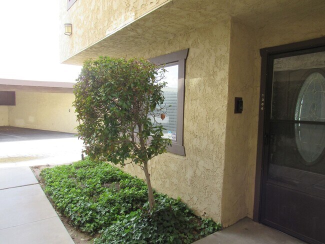 Building Photo - (APPLICATION PENDING) West Lancaster Townh...