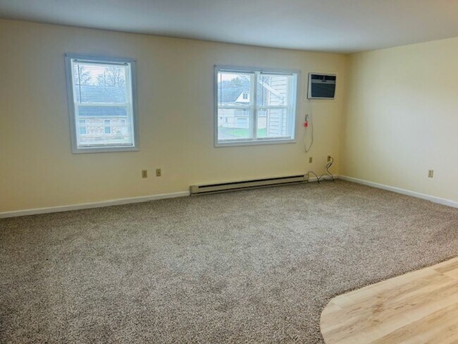 Foto del edificio - Beautiful 2BR Townhome Near Indian Park – Garage + Storage