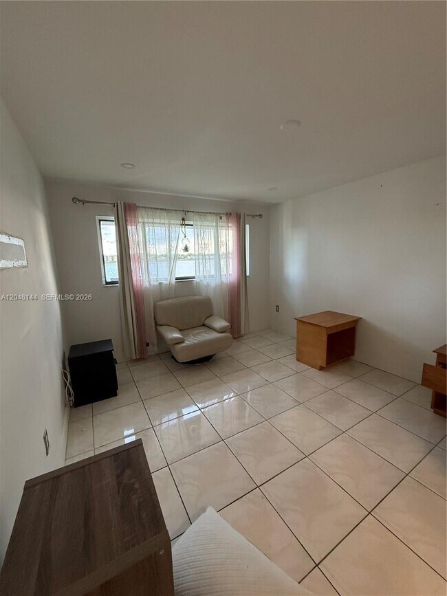 Foto del edificio - 468 NE 206th Ln