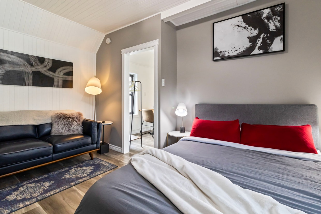 Primary Photo - 320 Main St