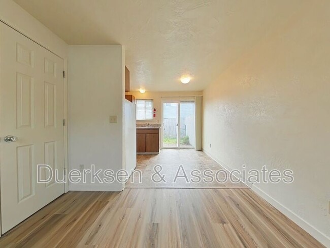 Building Photo - 2507 SW Pickford St