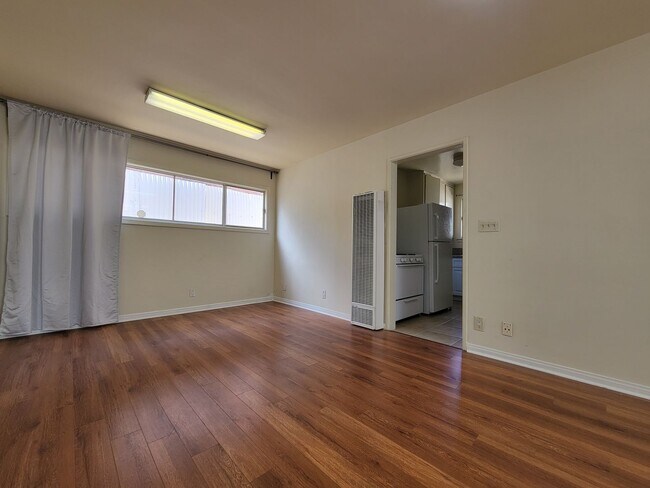 Foto del edificio - 5165-5165 1/2 Santa Monica Blvd