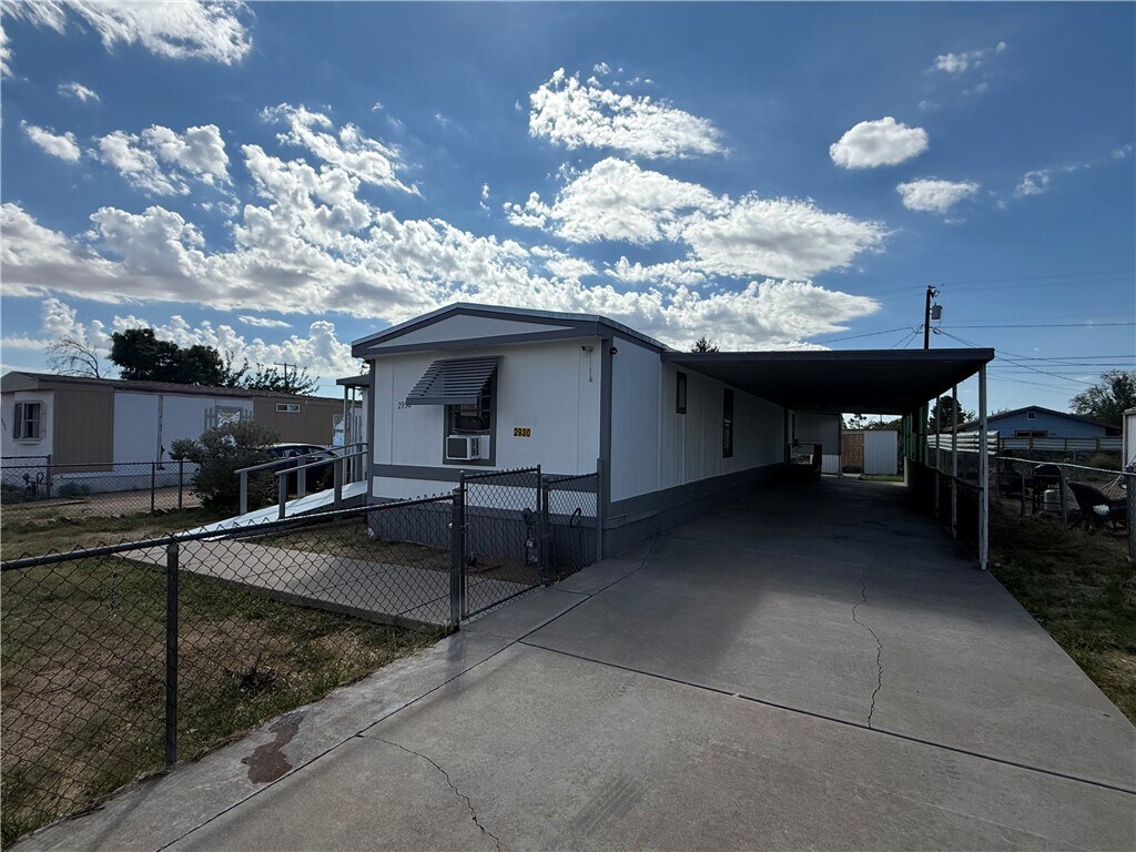 Primary Photo - 2930 E John L Ave