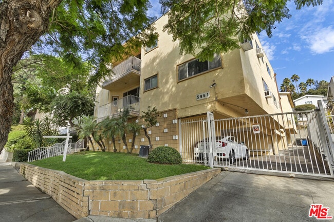 Foto del edificio - 5961 Chula Vista Way