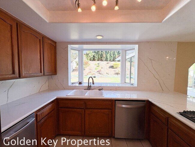 Foto del edificio - Welcome to this stunning 4-bedroom, 3-bathroom home located in the desirable La Costa neighborhoo...