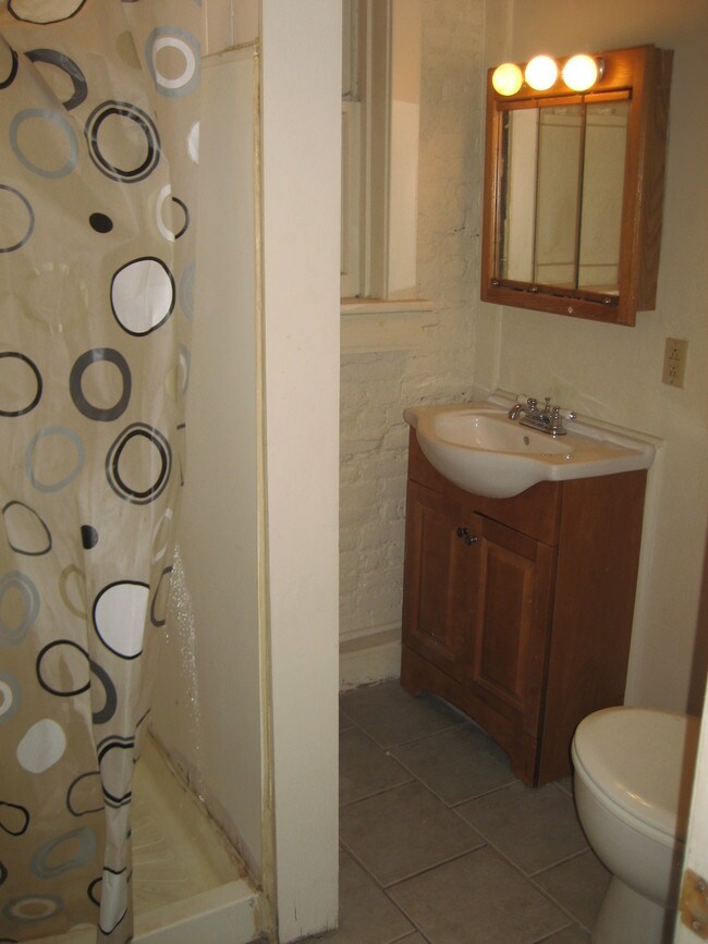 Building Photo - 256 State St