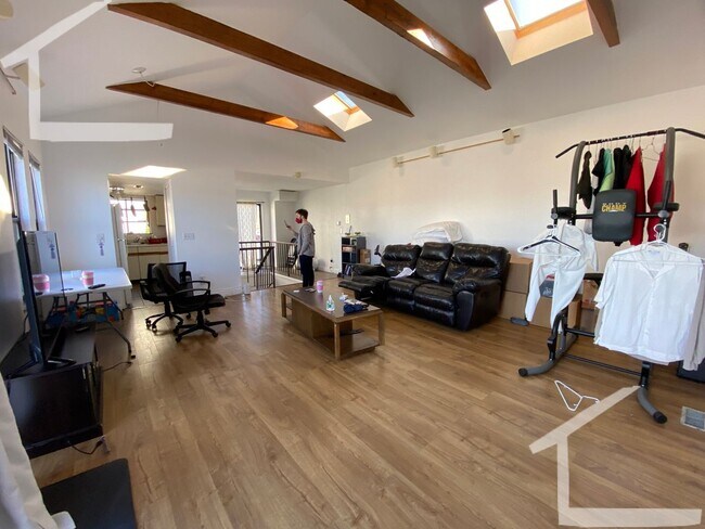 Foto del edificio - New Allston Listing!!