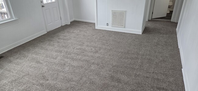 Building Photo - 222 Rosehill Ave