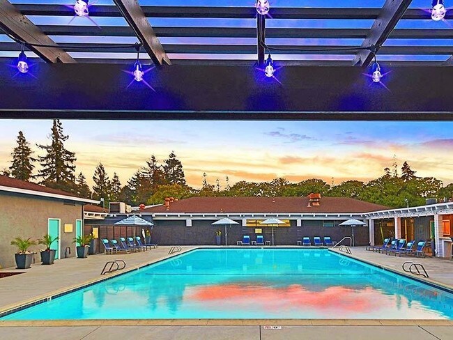 Building Photo - Camden Village