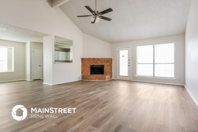 Foto del edificio - 900 Blewitt Dr