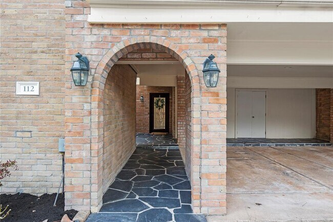 Building Photo - 201 Vanderpool Ln