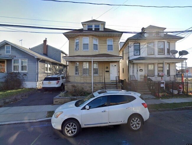 Building Photo - 738 Edgar Rd