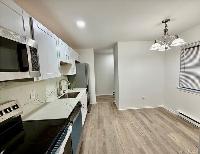 Building Photo - 1203 Village Dr