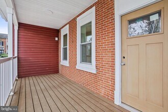 Building Photo - 819 11th Ave