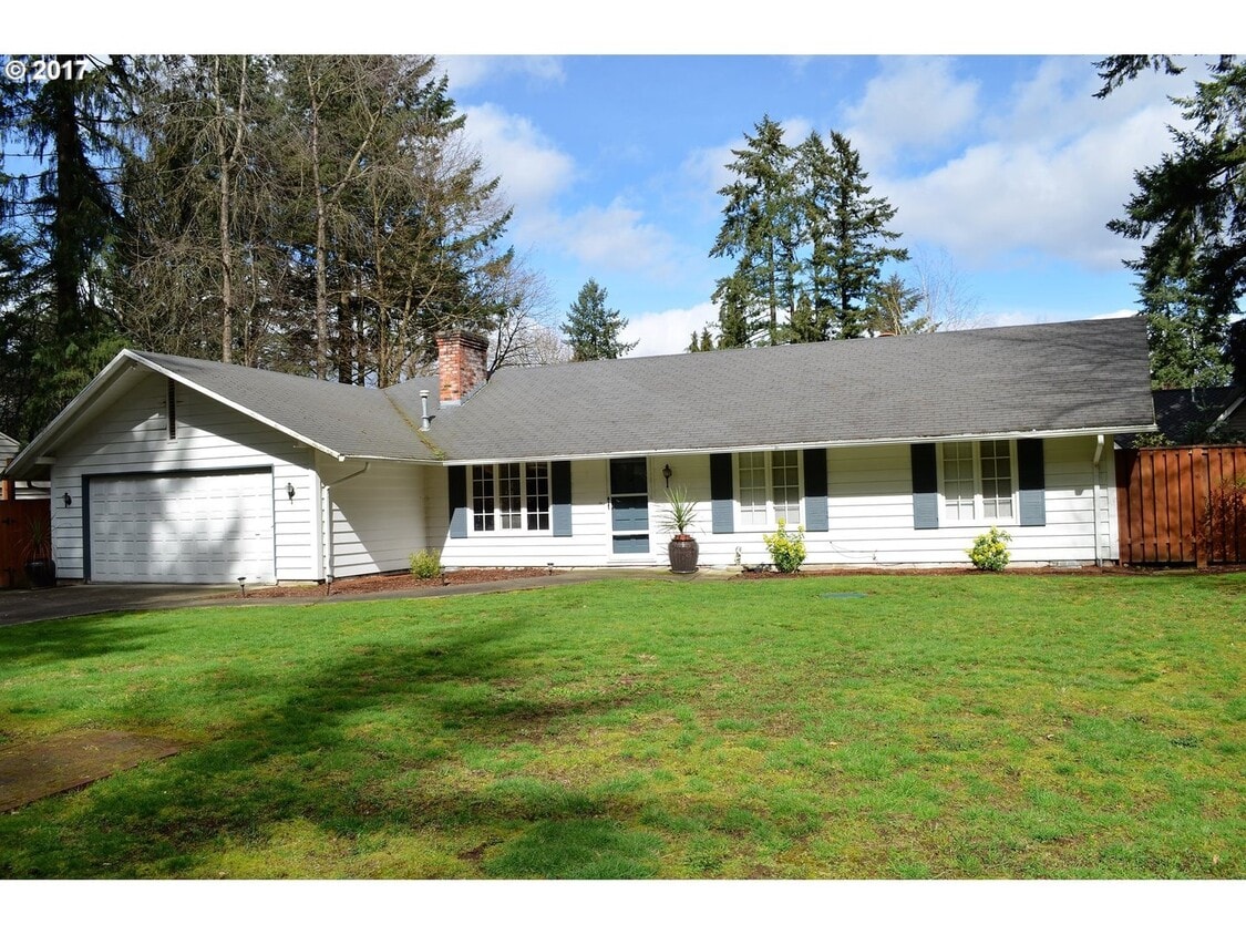 Foto principal - Quiet and Private Set in Forested Neighbor...