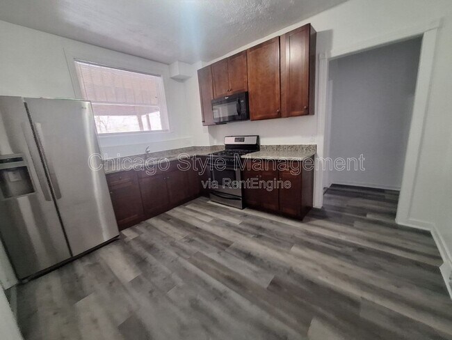 Foto del edificio - 320 W 16th St