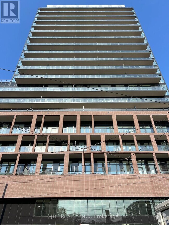 Building Photo - 285-285 Dufferin St