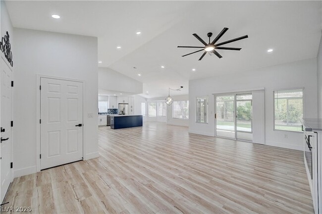 Building Photo - 10000 Woodhouse Dr