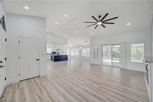 Foto del edificio - 10000 Woodhouse Dr