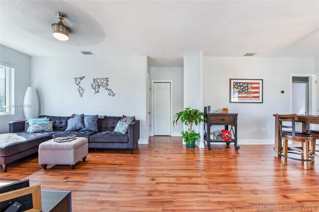 Building Photo - 2550 SW 21st Terrace
