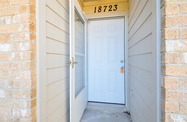 Building Photo - 18723 Lippizaner Dr