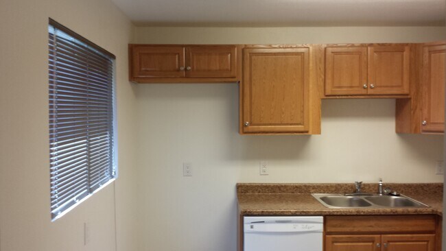 Foto del edificio - Central Roseville - 1 Bed, 1 Bath Duplex -...