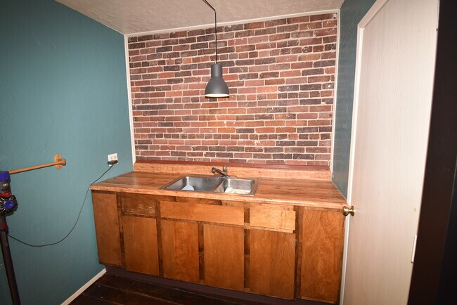 Foto del edificio - 107 W Main St