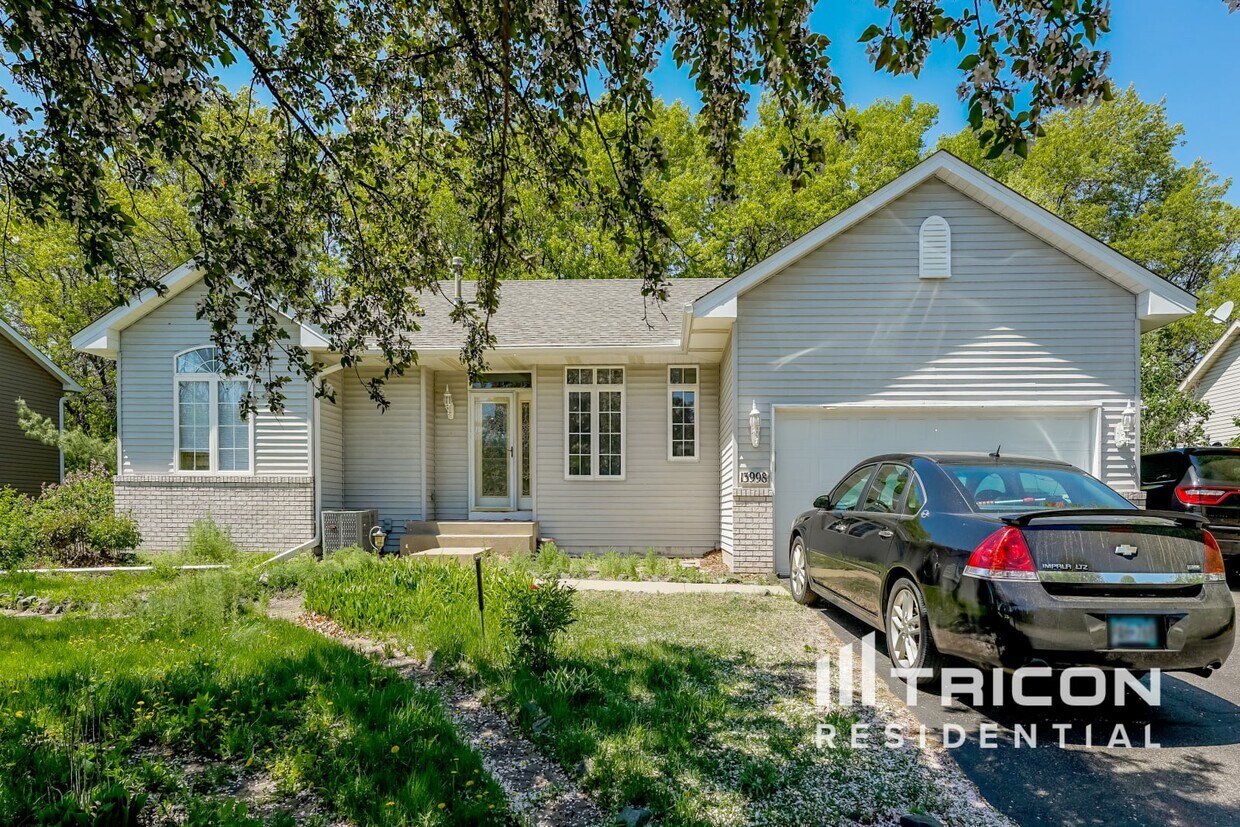 Foto principal - 13998 Norway St NW
