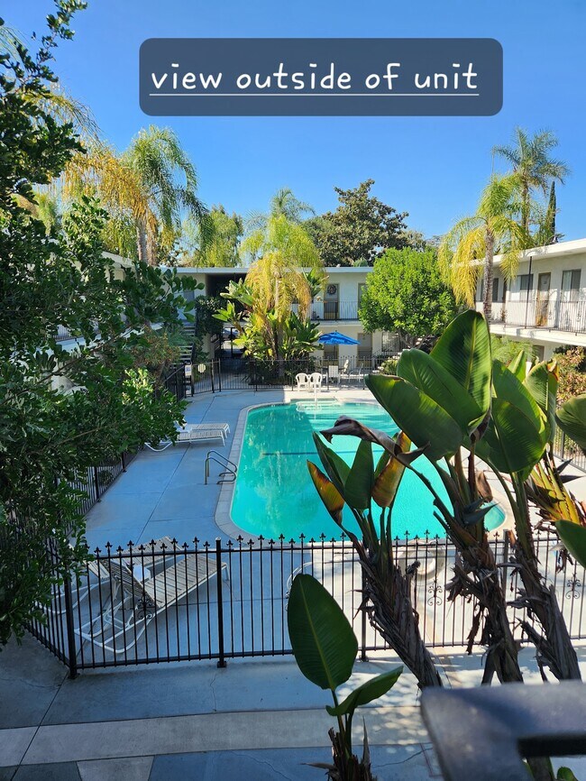 Foto del edificio - 820 S Rosemead Blvd