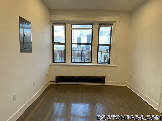 Building Photo - 11 Queensberry St