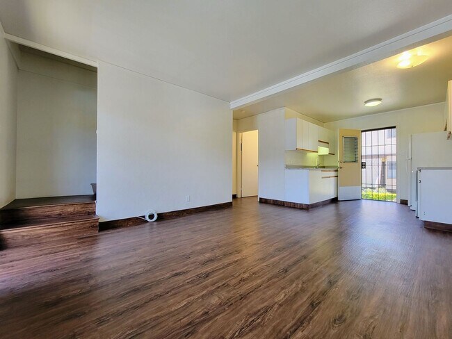 Foto del edificio - AVAILABLE March 16, 2026 | 2 Bedroom, 1 Bathroom Townhome with 1 Assigned Parking | Located at Wa...
