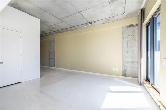 Building Photo - 335 W Ponce de Leon Ave