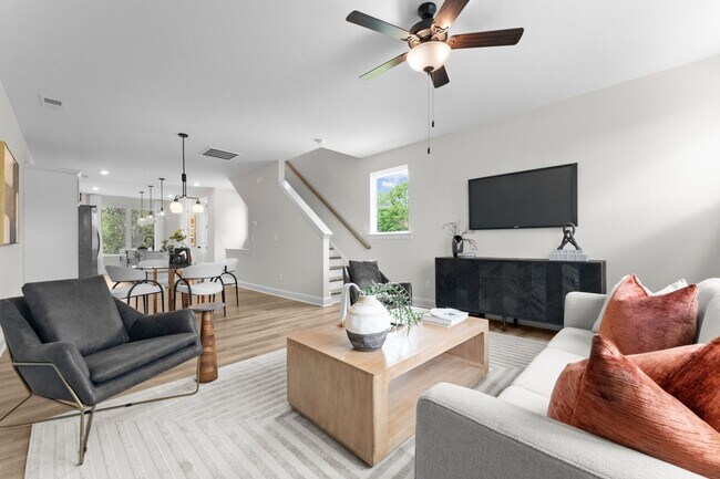 Building Photo - Charming 3BR Townhome in Charlotte
