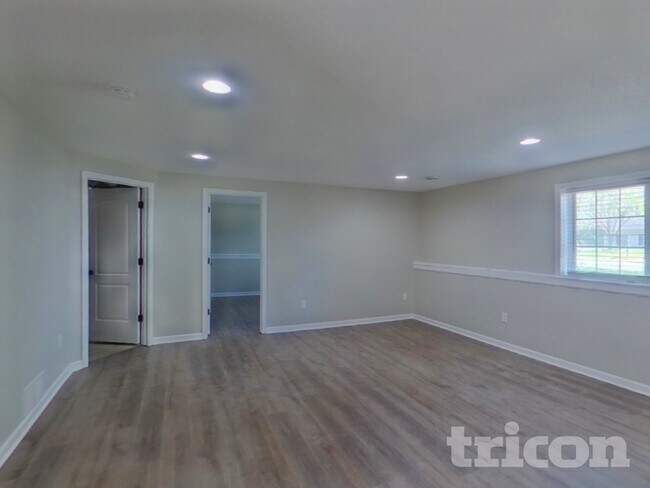 Building Photo - 407 Wagon Wheel Cir