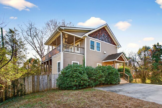 Building Photo - Asheville Rental-Beverly Hills Area