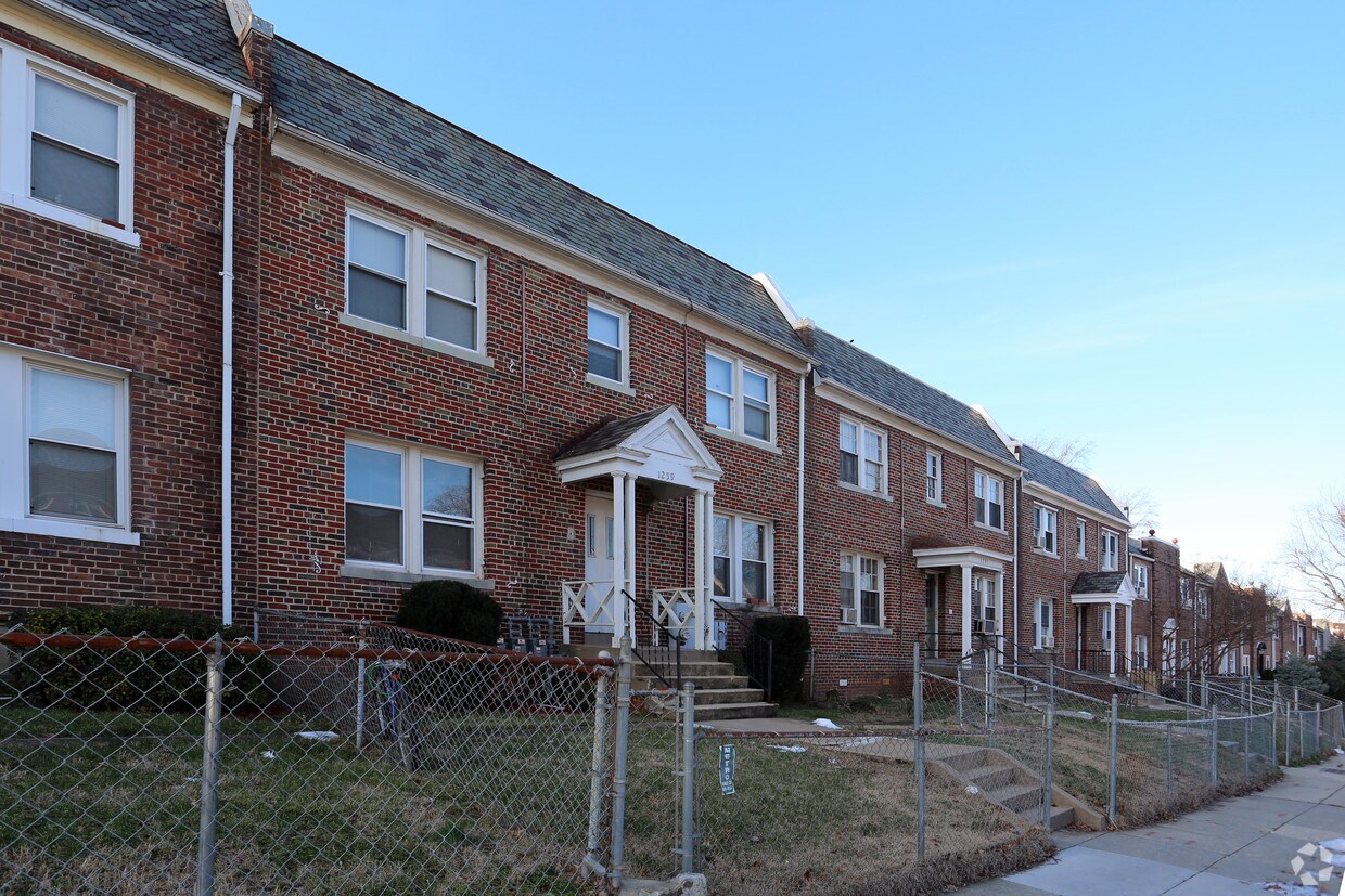 Primary Photo - 1257-1259 Raum St NE