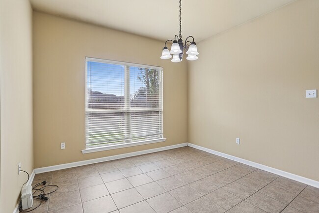 Building Photo - 17049 Jamestowne Dr