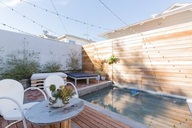 Building Photo - 2112 Santa Ynez St