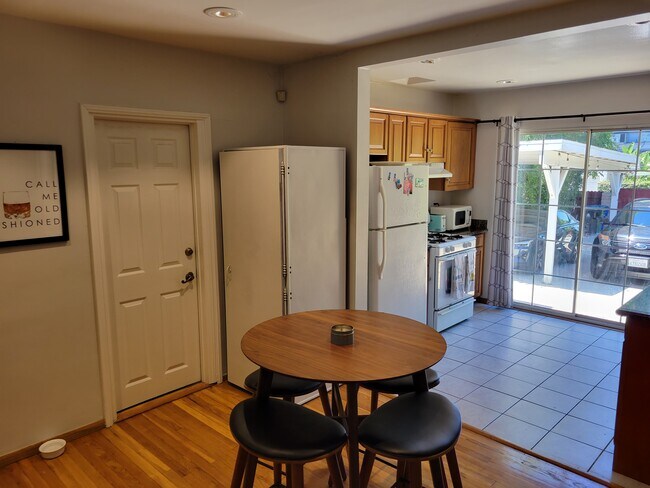 Dining/Kitchen - 17913 Burbank Blvd