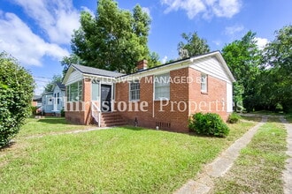 Building Photo - 8057 Oakwood St